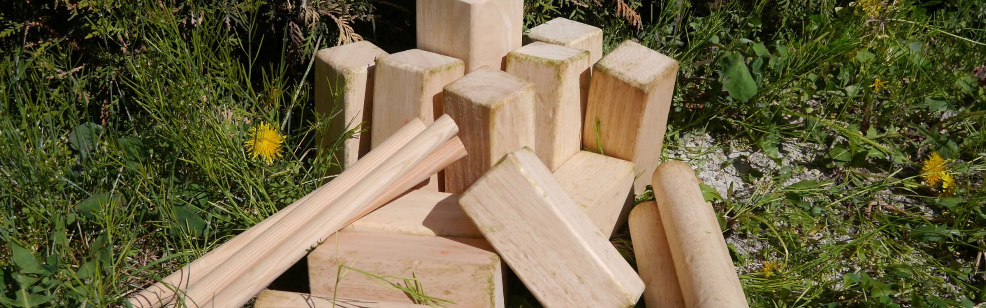 König, Kubbs und Wurfhölzer für ein Kubb-Turnier als Teamevent/Teambuilding/Betriebsausflug mit bo events.