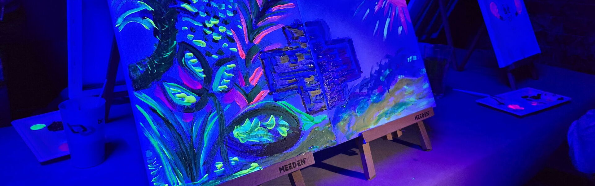 Zwei Kunstwerke werden durch Teamwork zu Einem bei NEON Team Art mit bo events in Frankfurt.